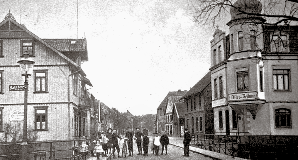 Auf dieser Aufnahme, die um das Jahr 1900 entstand, ist deutlich das Verlagsgebäude der Aller-Zeitung zu erkennen.